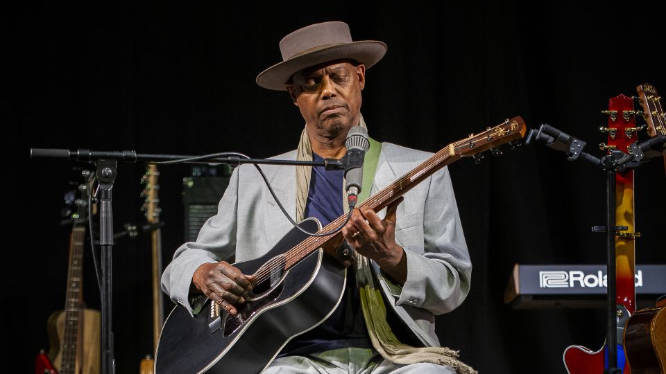 Eric Bibb