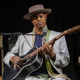Eric Bibb