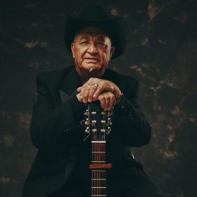 Eliades Ochoa